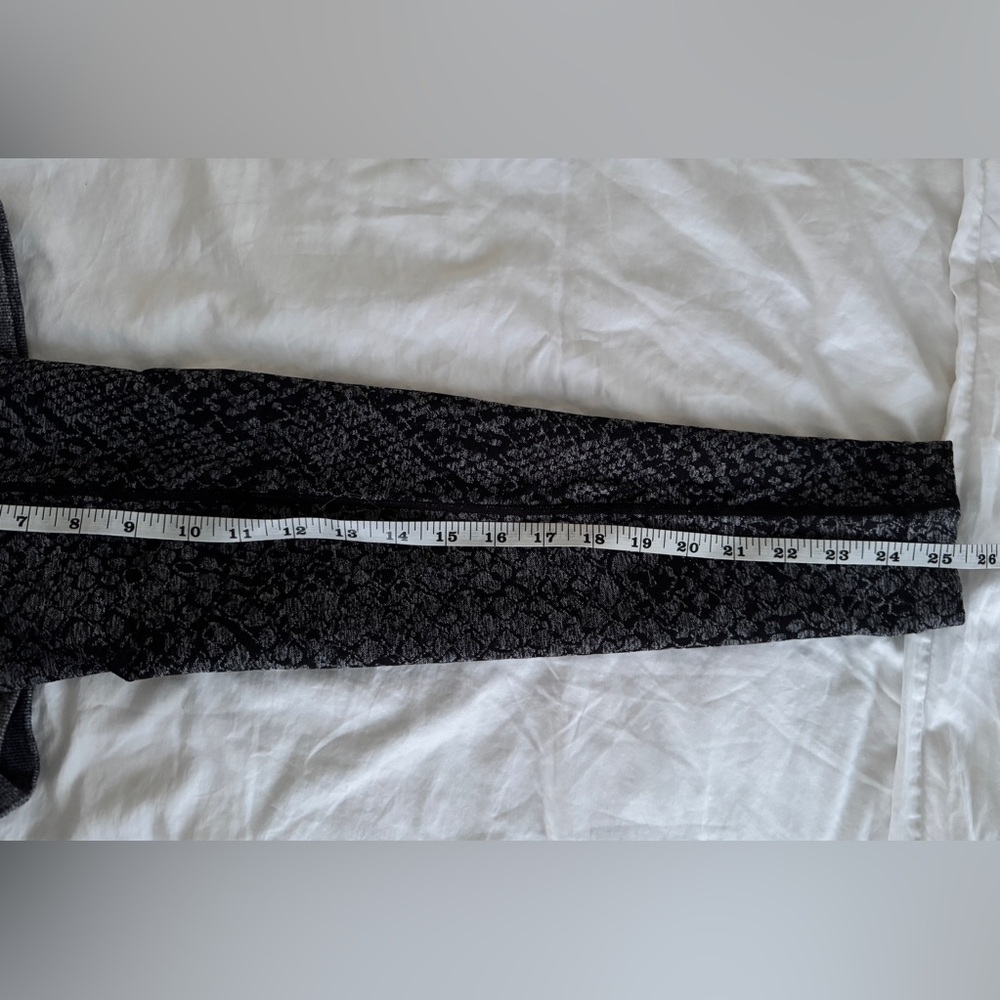 NVGTN Black Speckled Snakeskin Seamless Leggings Womens Size Medium M Gym - Picture 7 of 7